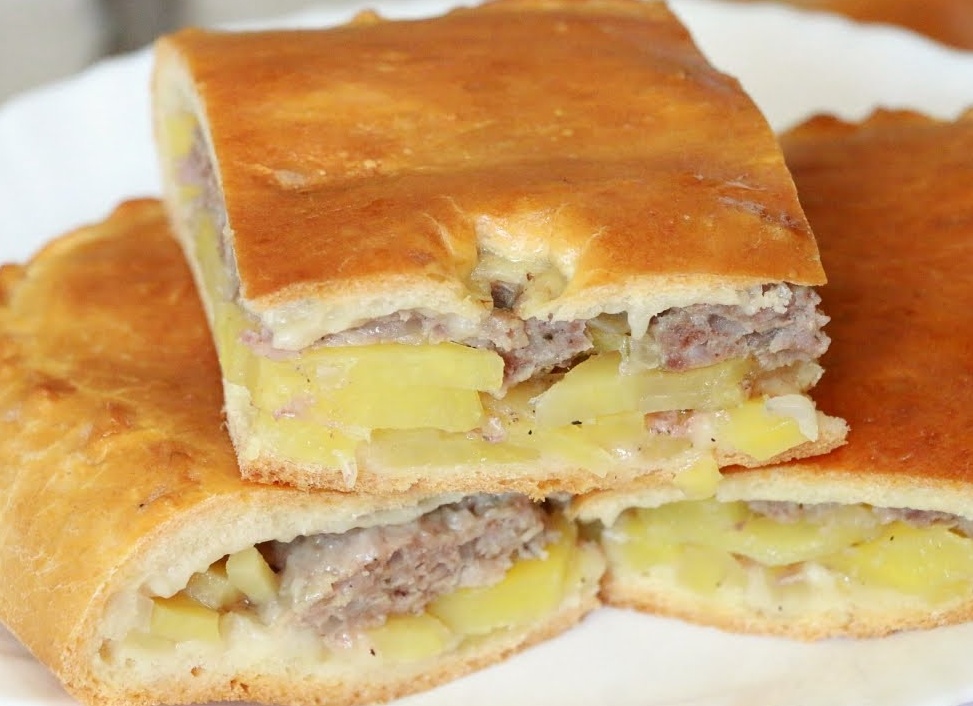 Пирог с картошкой и фаршем